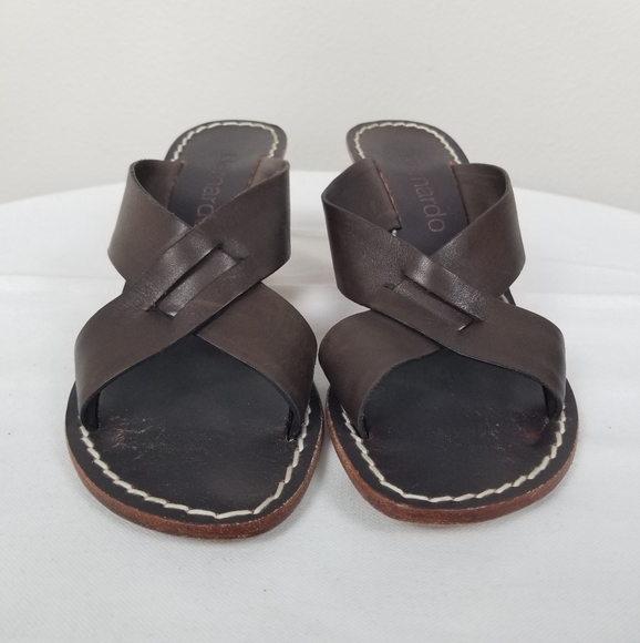 Bernardo Brown Leather Minimalist Bohemian Mid Heel Sandal Wedge Sz 8.5 (Defect) - Picture 3 of 14